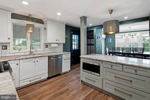 6822 LAWNTON ST, Philadelphia, PA 19128