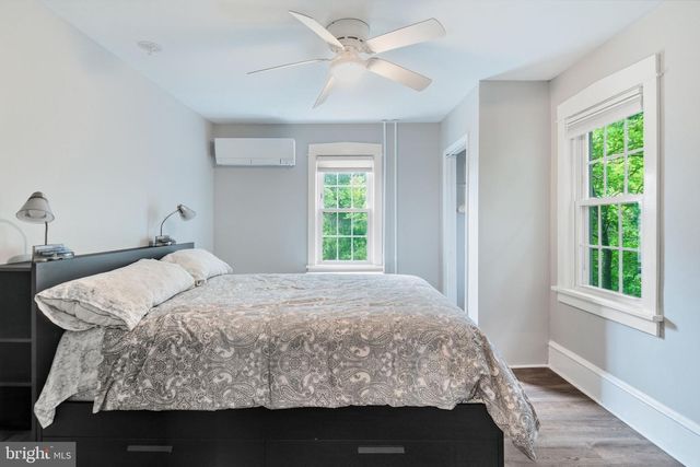 6822 LAWNTON ST, Philadelphia, PA 19128