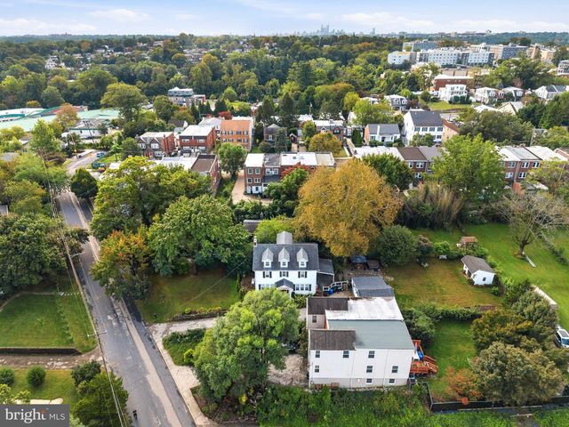 6822 LAWNTON ST, Philadelphia, PA 19128