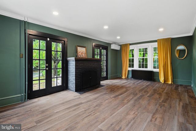 6822 LAWNTON ST, Philadelphia, PA 19128