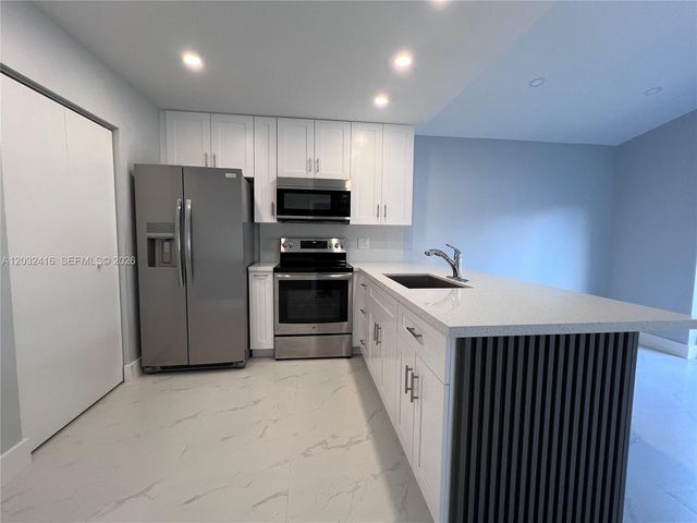 2834 W 75th Ter, Hialeah, FL 33018