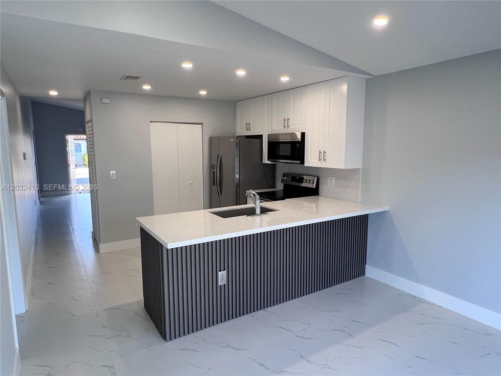 2834 W 75th Ter, Hialeah, FL 33018