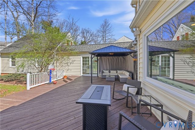 2210 Corner Rock Rd, Midlothian, VA 23113