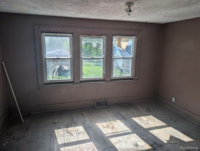 17918 Fleming Street, Detroit, MI 48212