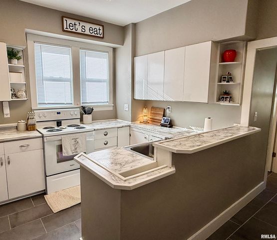 443 FIFER Street, Galesburg, IL 61401