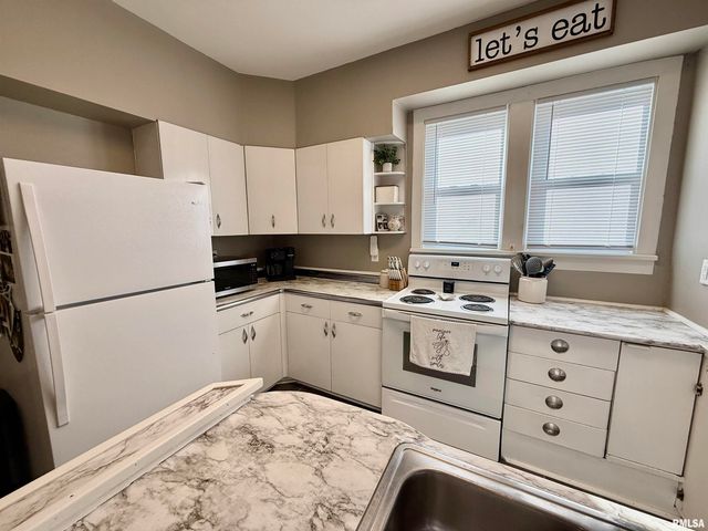 443 FIFER Street, Galesburg, IL 61401