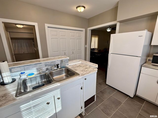 443 FIFER Street, Galesburg, IL 61401