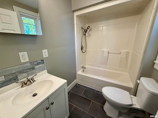 443 FIFER Street, Galesburg, IL 61401