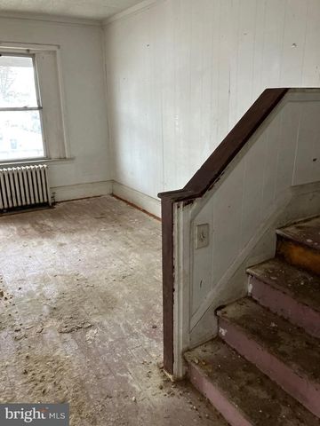 1233 CROSBY ST, Chester, PA 19013