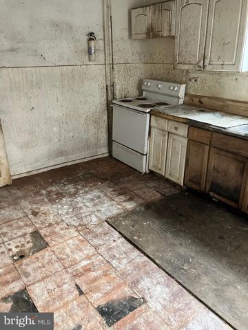1233 CROSBY ST, Chester, PA 19013