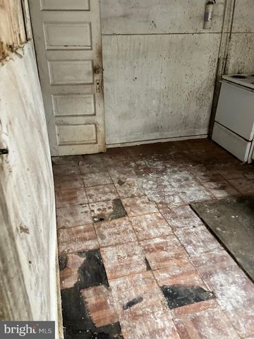 1233 CROSBY ST, Chester, PA 19013