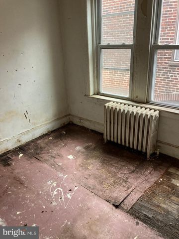 1233 CROSBY ST, Chester, PA 19013