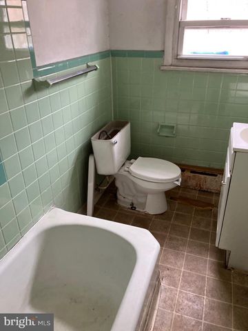 1233 CROSBY ST, Chester, PA 19013