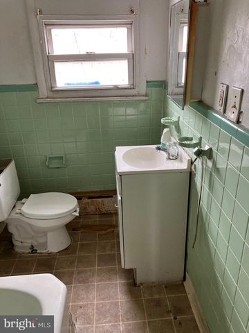 1233 CROSBY ST, Chester, PA 19013