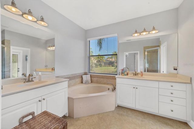13853 SIENA LOOP, Lakewood Ranch, FL 34202