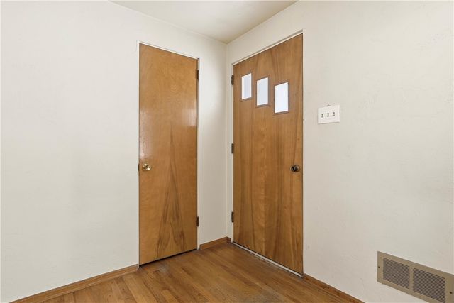 977 Vallevista St, Castle Shannon, PA 15234