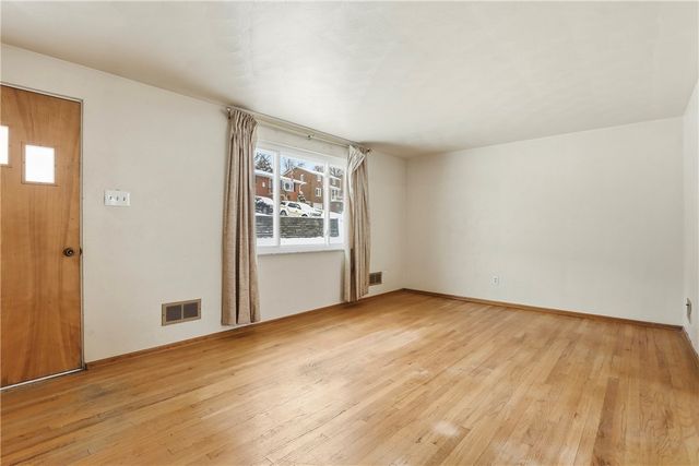 977 Vallevista St, Castle Shannon, PA 15234