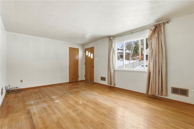 977 Vallevista St, Castle Shannon, PA 15234