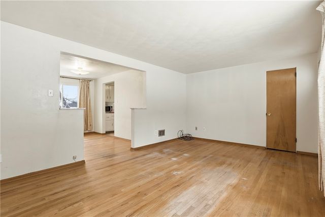 977 Vallevista St, Castle Shannon, PA 15234