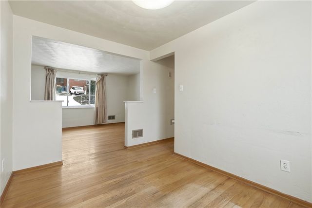 977 Vallevista St, Castle Shannon, PA 15234