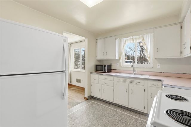 977 Vallevista St, Castle Shannon, PA 15234