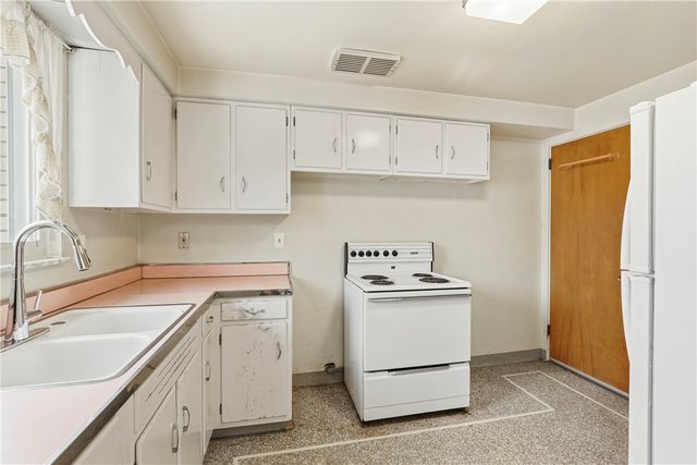 977 Vallevista St, Castle Shannon, PA 15234