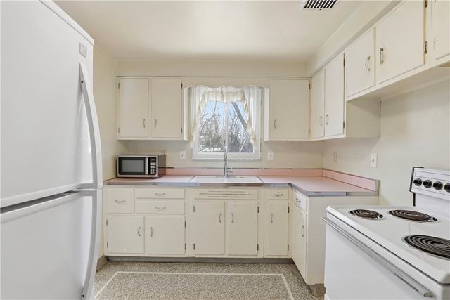 977 Vallevista St, Castle Shannon, PA 15234