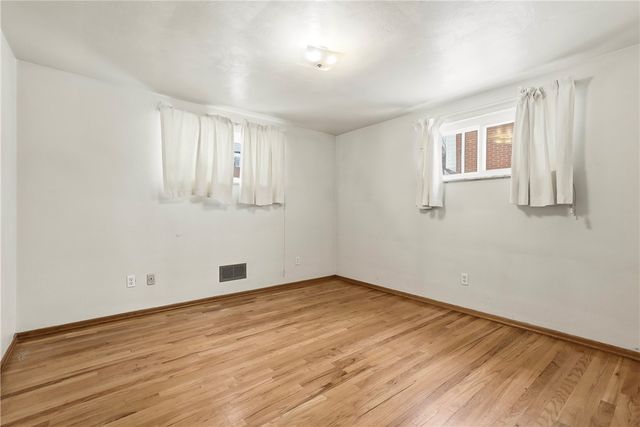 977 Vallevista St, Castle Shannon, PA 15234