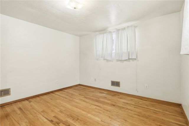 977 Vallevista St, Castle Shannon, PA 15234