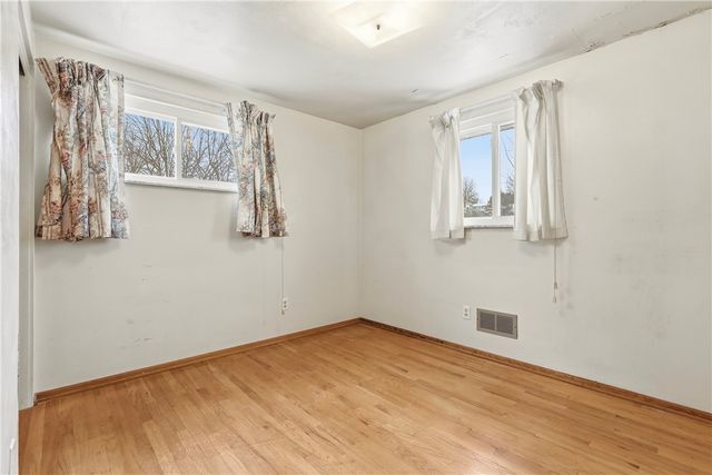 977 Vallevista St, Castle Shannon, PA 15234