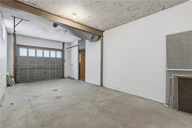 977 Vallevista St, Castle Shannon, PA 15234