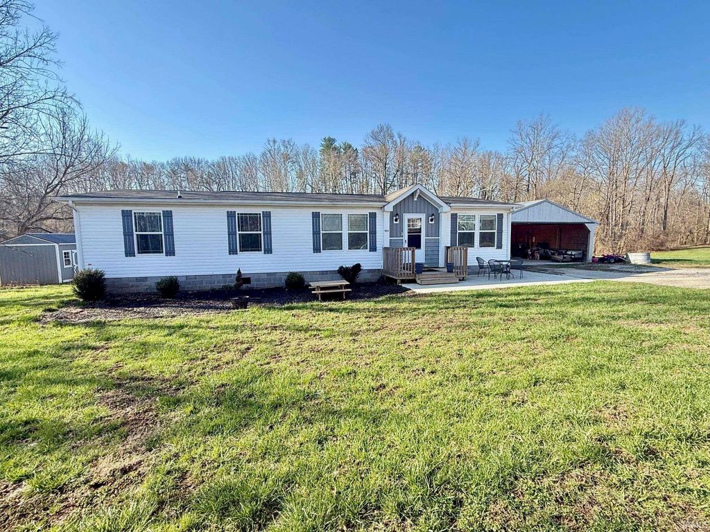 957 S Ridgecrest Lane, Paoli, IN 47454
