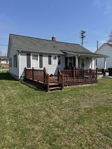 108 Cherry Ave, Lafayette, TN 37083