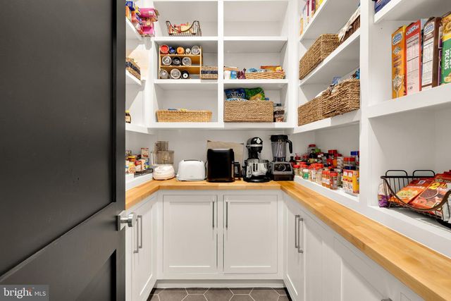 1216 EARNESTINE ST, Mclean, VA 22101