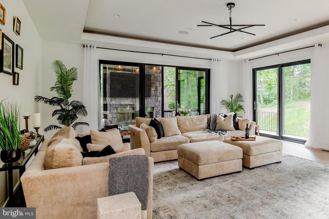 1216 EARNESTINE ST, Mclean, VA 22101