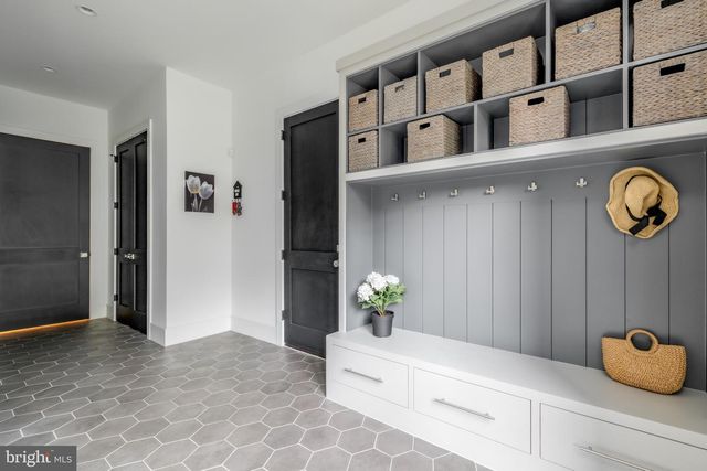 1216 EARNESTINE ST, Mclean, VA 22101