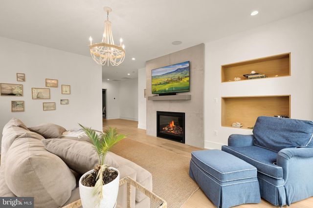 1216 EARNESTINE ST, Mclean, VA 22101