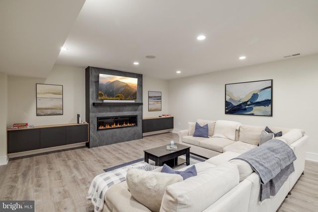 1216 EARNESTINE ST, Mclean, VA 22101