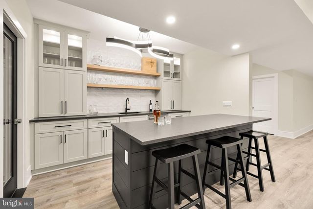 1216 EARNESTINE ST, Mclean, VA 22101