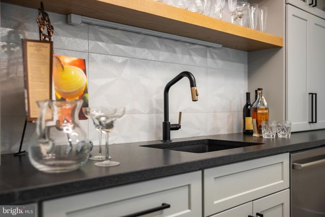 1216 EARNESTINE ST, Mclean, VA 22101