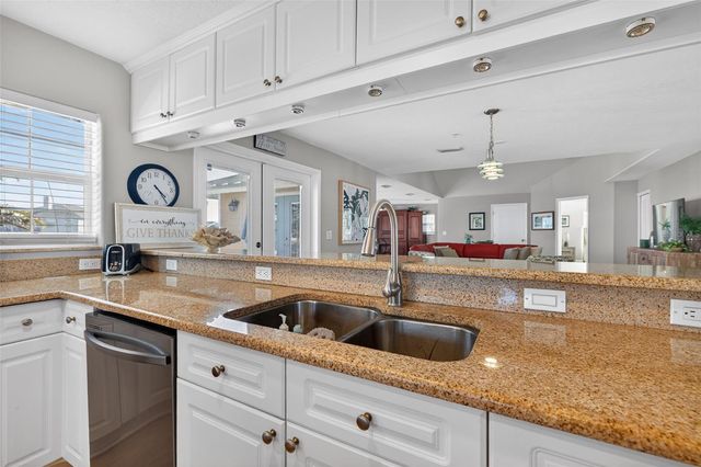 1902 ARROWHEAD DRIVE NE, St Petersburg, FL 33703