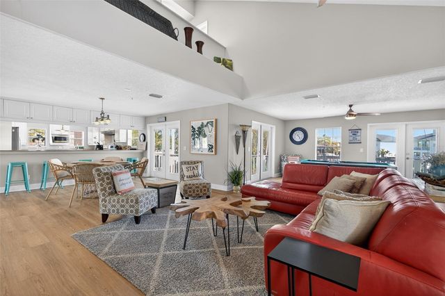 1902 ARROWHEAD DRIVE NE, St Petersburg, FL 33703