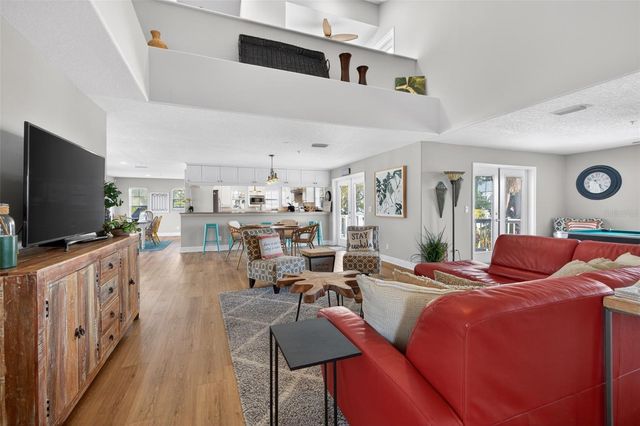 1902 ARROWHEAD DRIVE NE, St Petersburg, FL 33703