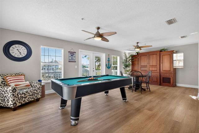 1902 ARROWHEAD DRIVE NE, St Petersburg, FL 33703