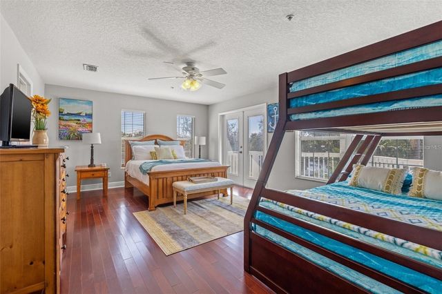 1902 ARROWHEAD DRIVE NE, St Petersburg, FL 33703