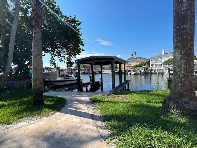 1902 ARROWHEAD DRIVE NE, St Petersburg, FL 33703