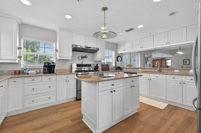 1902 ARROWHEAD DRIVE NE, St Petersburg, FL 33703