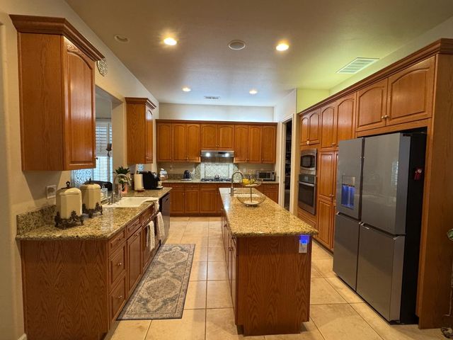 1461 N Harvard Avenue, Clovis, CA 93619