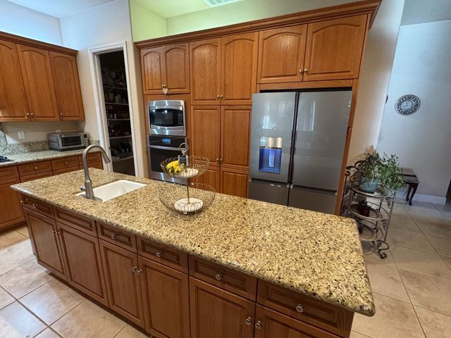 1461 N Harvard Avenue, Clovis, CA 93619