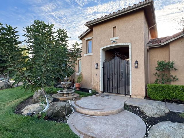 1461 N Harvard Avenue, Clovis, CA 93619